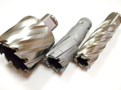 Корончатое сверление и корончатые сверла по металлу