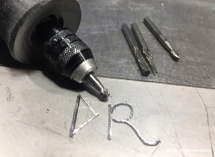 набор 4 цанг и цанговый зажим dremel (4485). набор бор фрез хвостовик 3 мм. насадки для гравера dremel 26150113ja. кулачковый патрон (0,8–3,2 мм) (4486). 232.